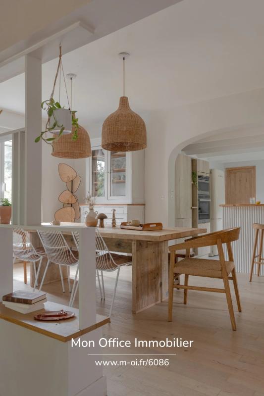 Maison - 230 m² - 8 pièces