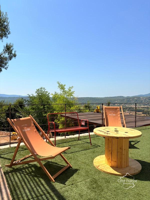 Villa - 239 m² - 9 pièces