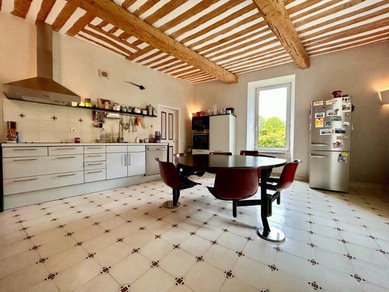 Maison - 280 m² - 8 pièces