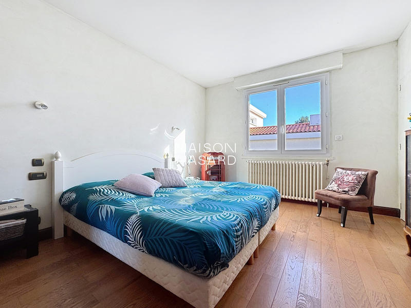 Maison traditionnelle - 188 m² - 7 pièces