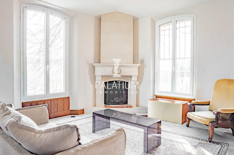 Château - 221 m² - 8 pièces