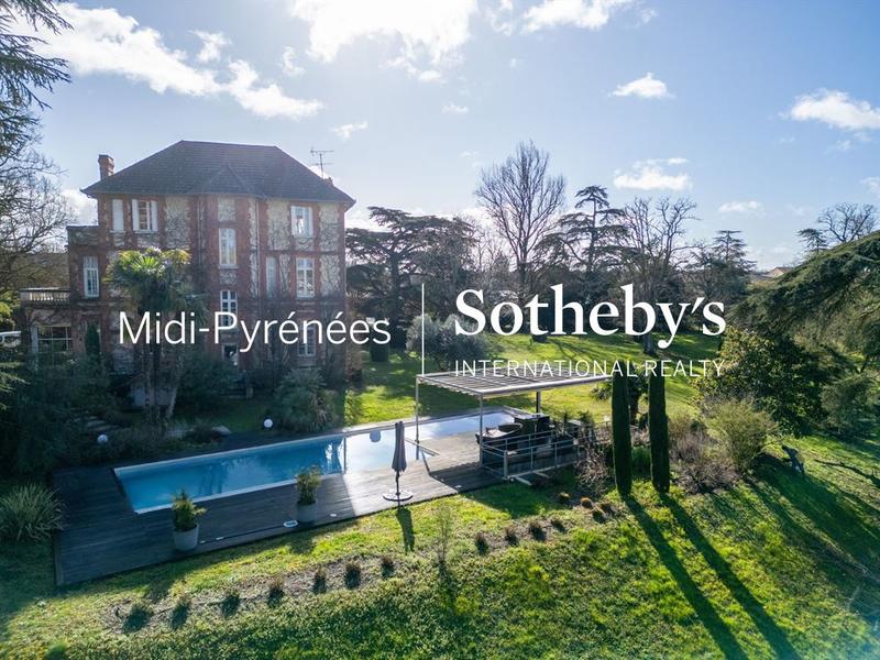 Maison de maîtres - 403 m² - 10 pièces