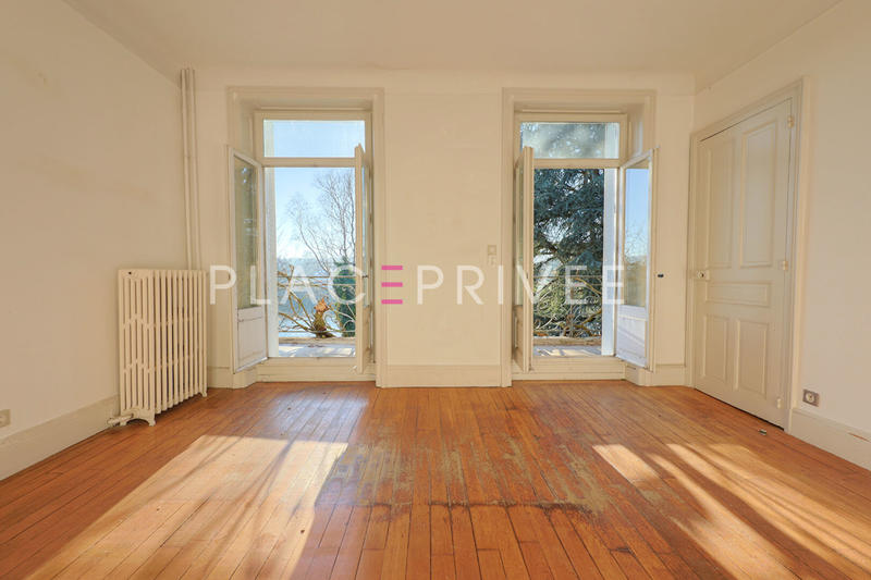 Demeure - 365 m² - 12 pièces