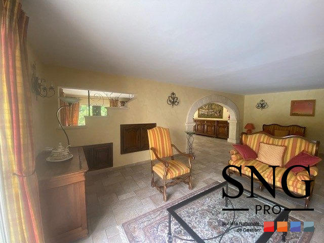 Maison - 293 m² - 5 pièces