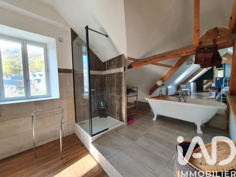 Maison - 182 m² - 7 pièces