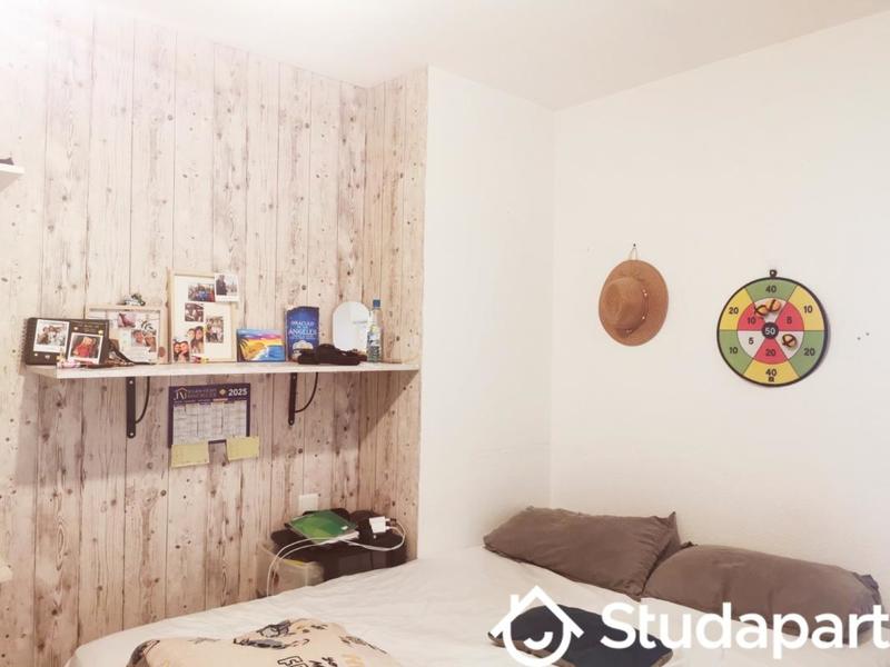 Chambre - 12 m² - 1 pièce