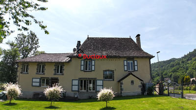 Maison - 204 m² - 9 pièces