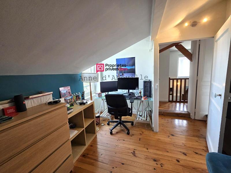 Maison - 169 m² - 8 pièces