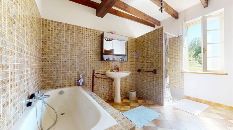 Maison traditionnelle - 280 m² - 8 pièces