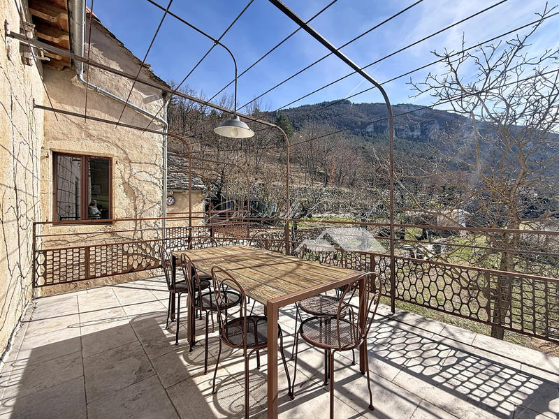 Maison - 197 m² - 7 pièces