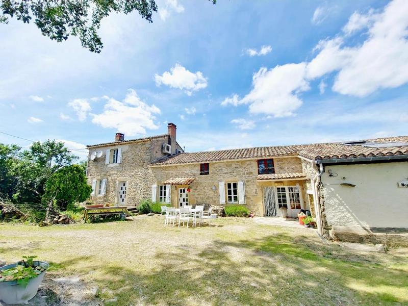 Maison en pierre - 284 m² - 8 pièces