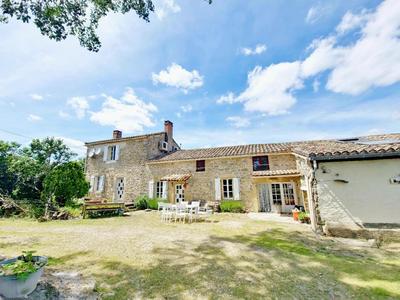 Maison en pierre - 284 m² - 8 pièces