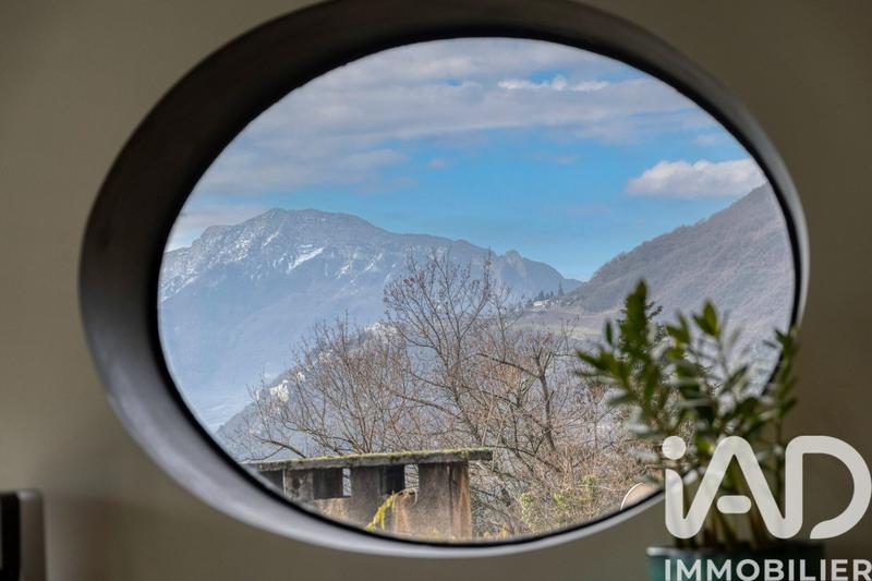 Maison - 233 m² - 8 pièces