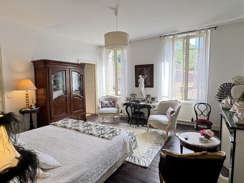 Appartement ancien - 101 m² - 3 pièces