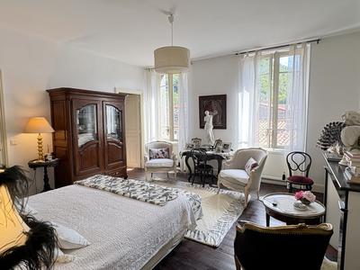 Appartement ancien - 101 m² - 3 pièces