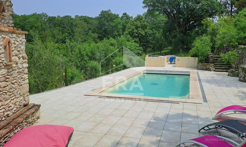 Demeure - 330 m² - 11 pièces