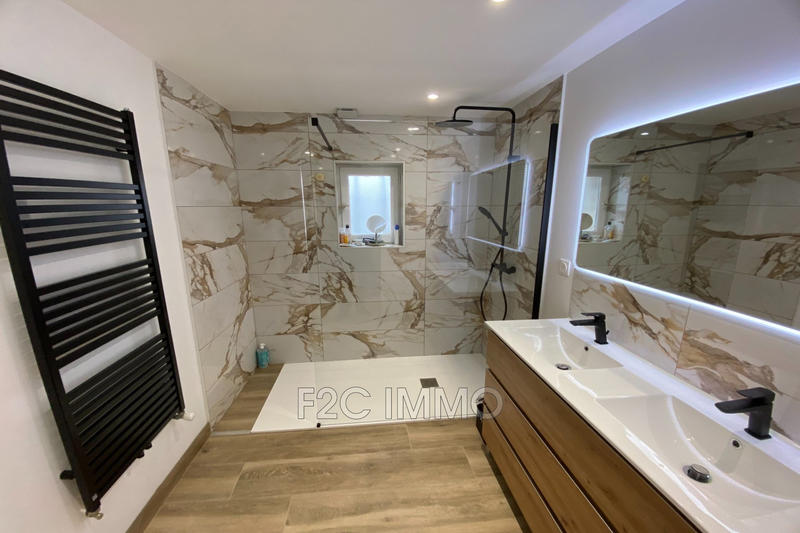 Maison - 212 m² - 6 pièces