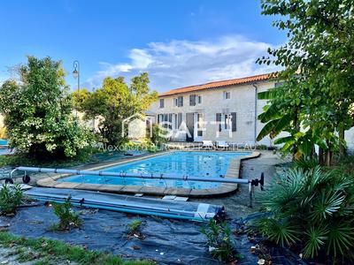 Maison - 265 m² - 7 pièces