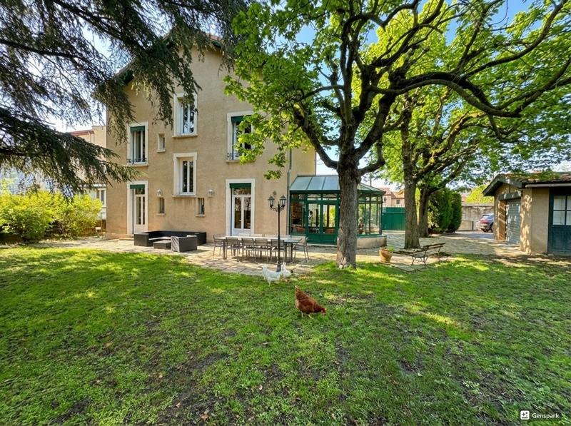 Maison - 317 m² - 10 pièces