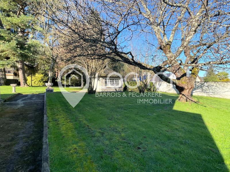 Maison - 338 m² - 13 pièces