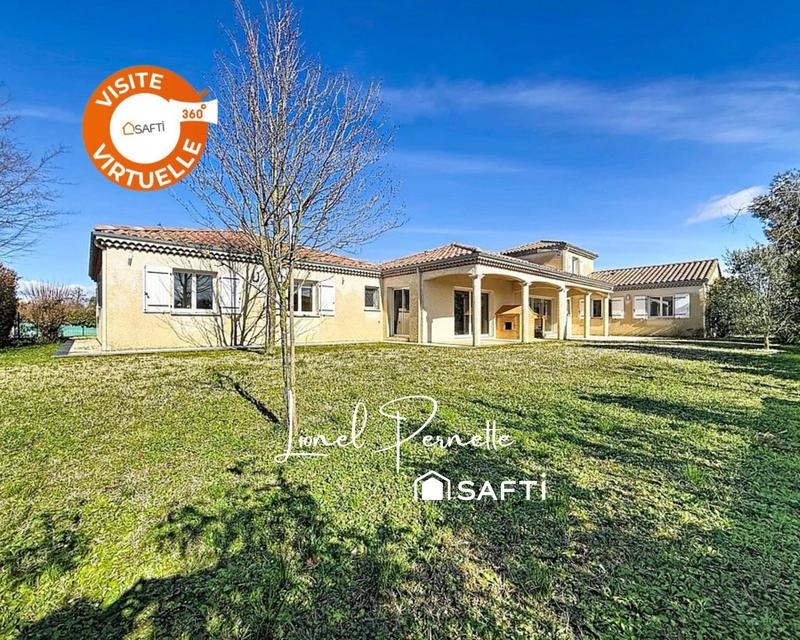 Maison - 220 m² - 10 pièces