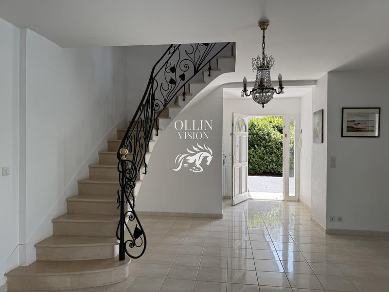 Villa - 208 m² - 9 pièces