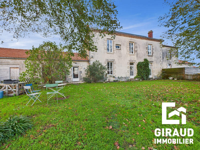 Maison ancienne - 215 m² - 7 pièces