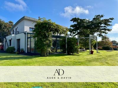 Maison - 220 m² - 8 pièces