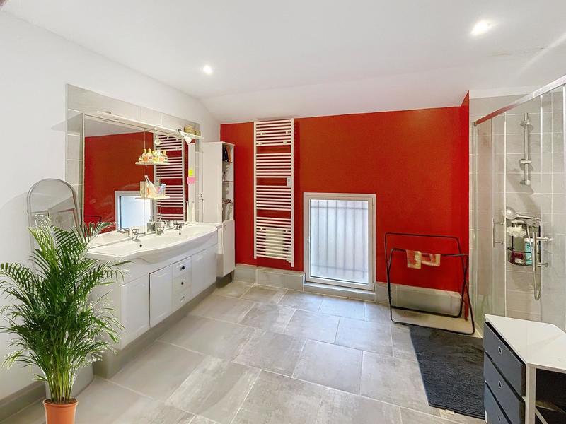 Maison - 180 m² - 5 pièces