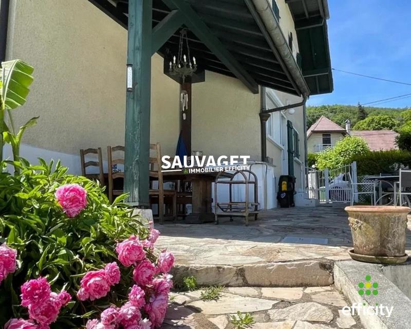 Maison - 275 m² - 9 pièces