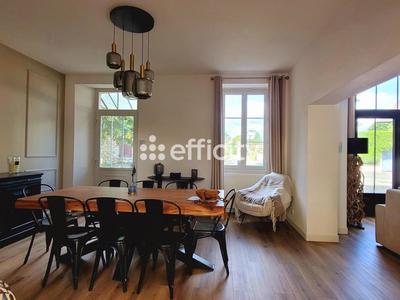 Maison - 181 m² - 6 pièces