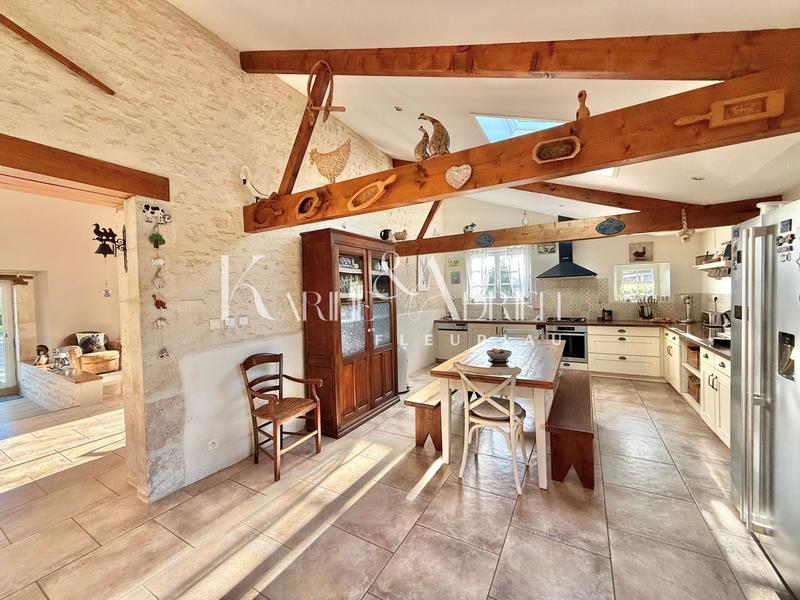 Maison - 216 m² - 7 pièces