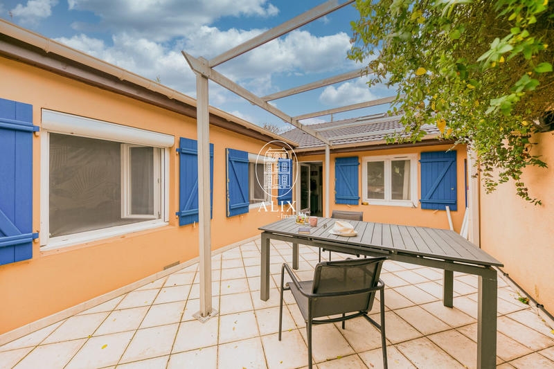 Maison traditionnelle - 75 m² - 4 pièces