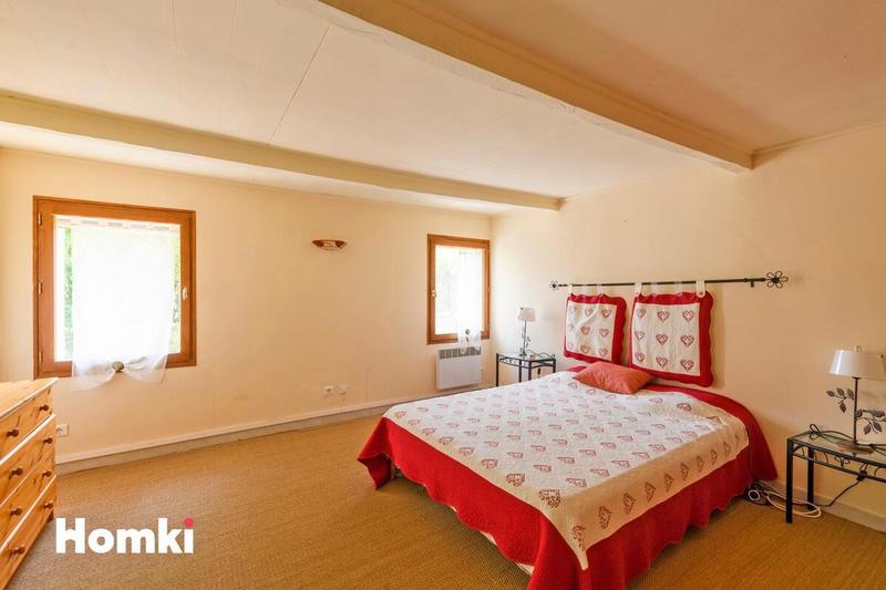 Maison - 394 m² - 12 pièces