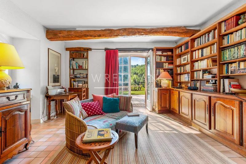 Propriété - 360 m² - 10 pièces