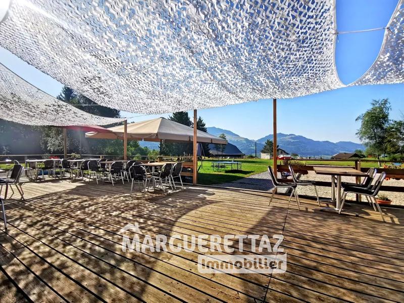 Propriété - 3 500 m² - 70 pièces