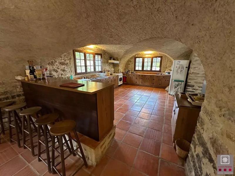 Maison en pierre - 300 m² - 6 pièces