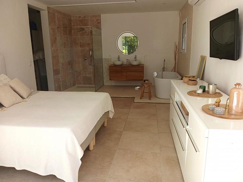 Maison - 230 m² - 8 pièces