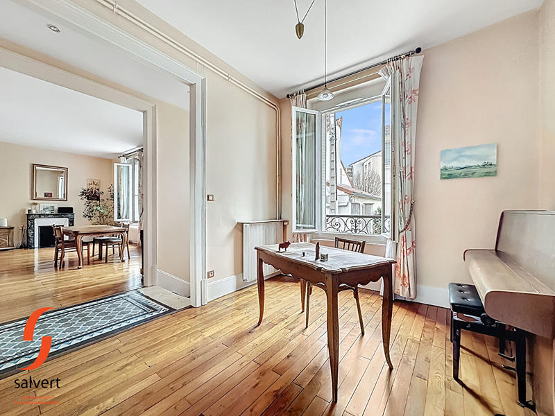 Maison - 255 m² - 9 pièces