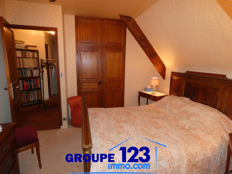 Maison - 435 m² - 9 pièces