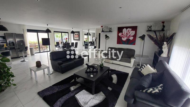 Maison - 176 m² - 7 pièces