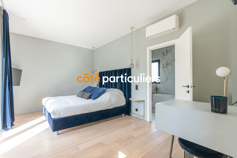 Maison - 235 m² - 8 pièces