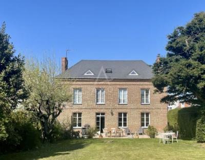 Maison - 280 m² - 11 pièces