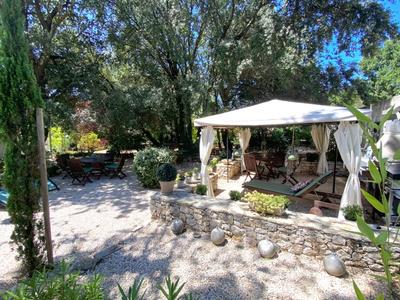 Maison - 275 m² - 10 pièces