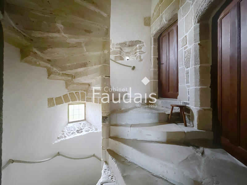 Maison - 280 m² - 10 pièces