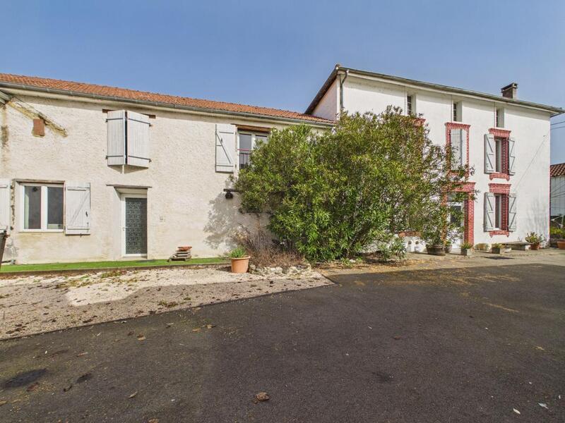 Maison - 208 m² - 7 pièces