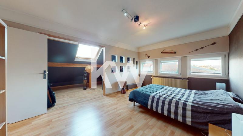 Maison - 270 m² - 8 pièces