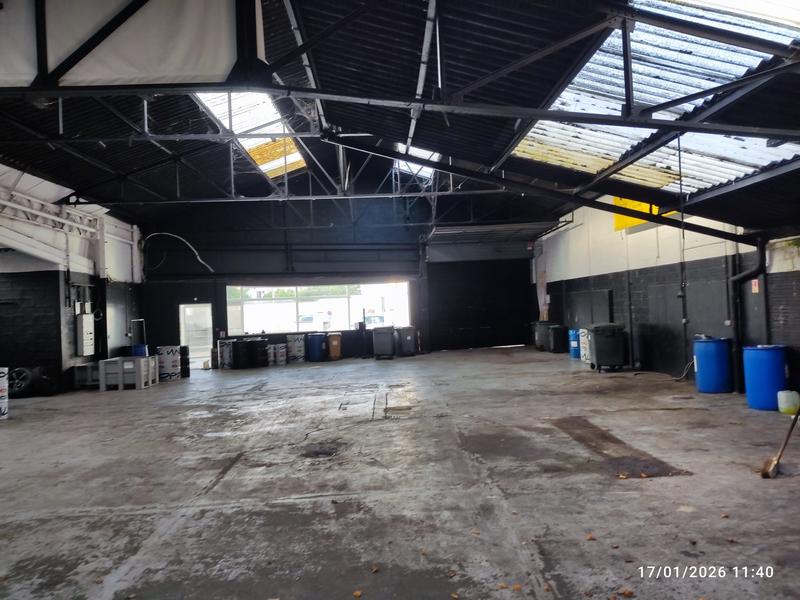 Local commercial - 998 m² - 4 pièces