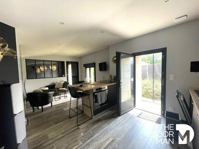 Immeuble - 141 m² - 6 pièces