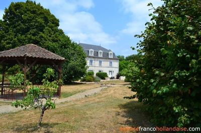 Maison - 340 m² - 18 pièces